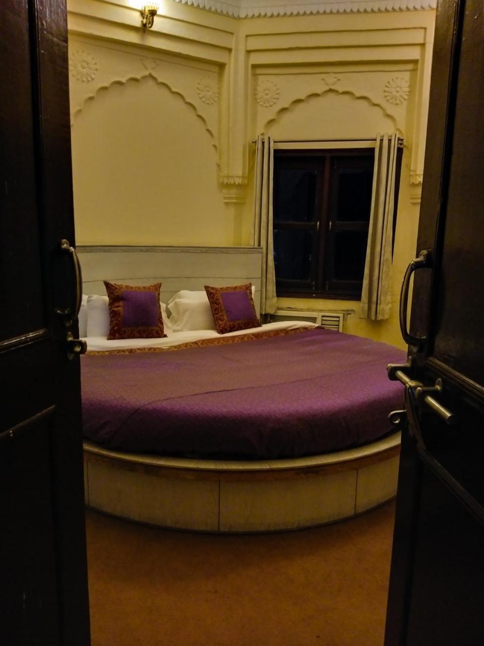 Dwivedi Hotels Hotel Elena Варанасі Екстер'єр фото