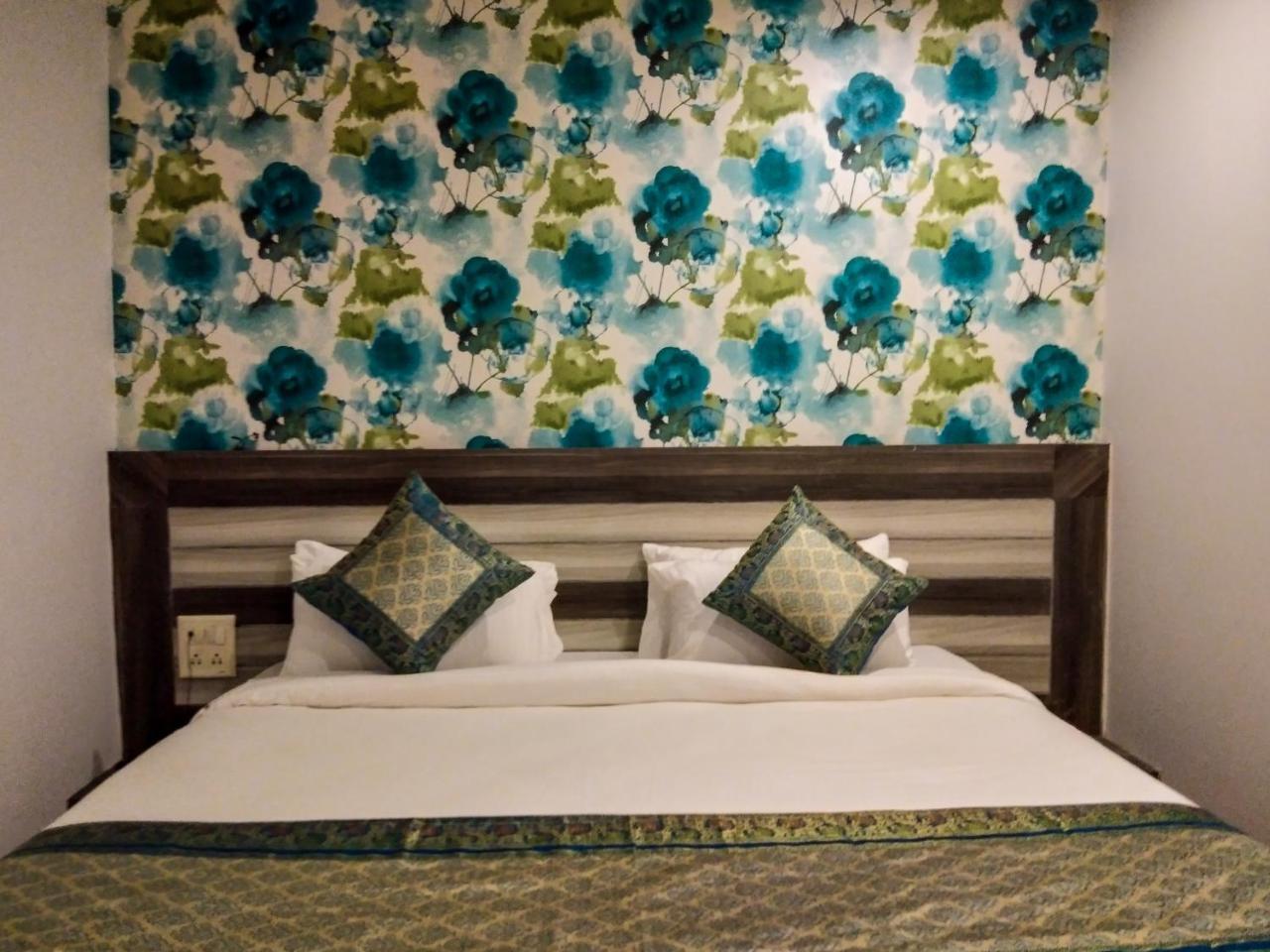 Dwivedi Hotels Hotel Elena Варанасі Екстер'єр фото