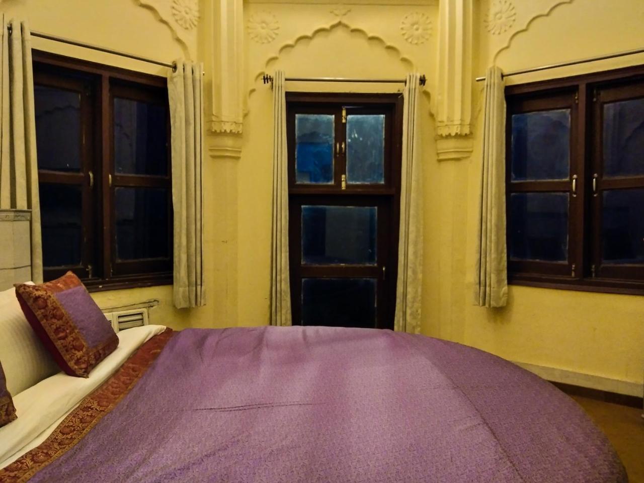 Dwivedi Hotels Hotel Elena Варанасі Екстер'єр фото