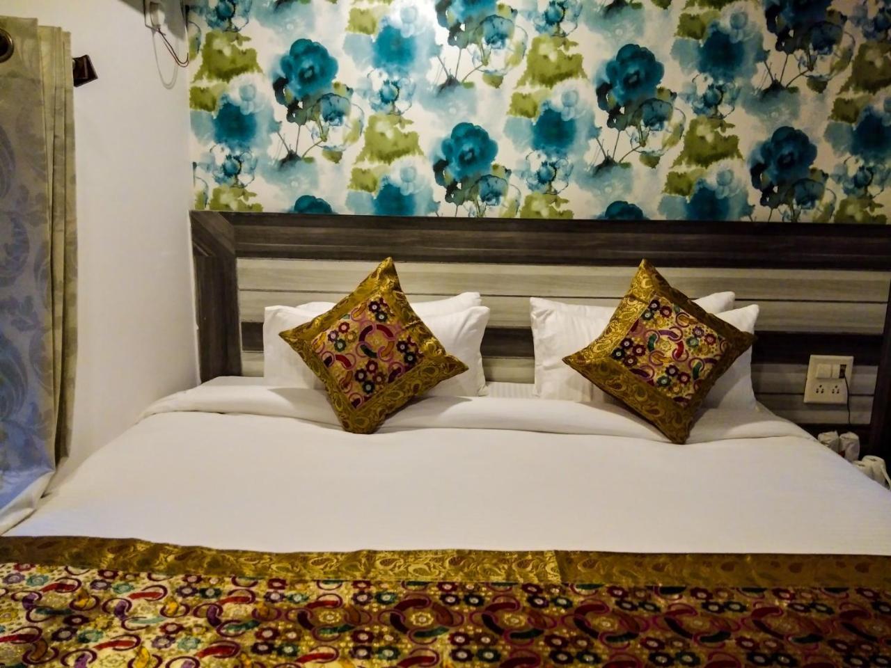 Dwivedi Hotels Hotel Elena Варанасі Екстер'єр фото