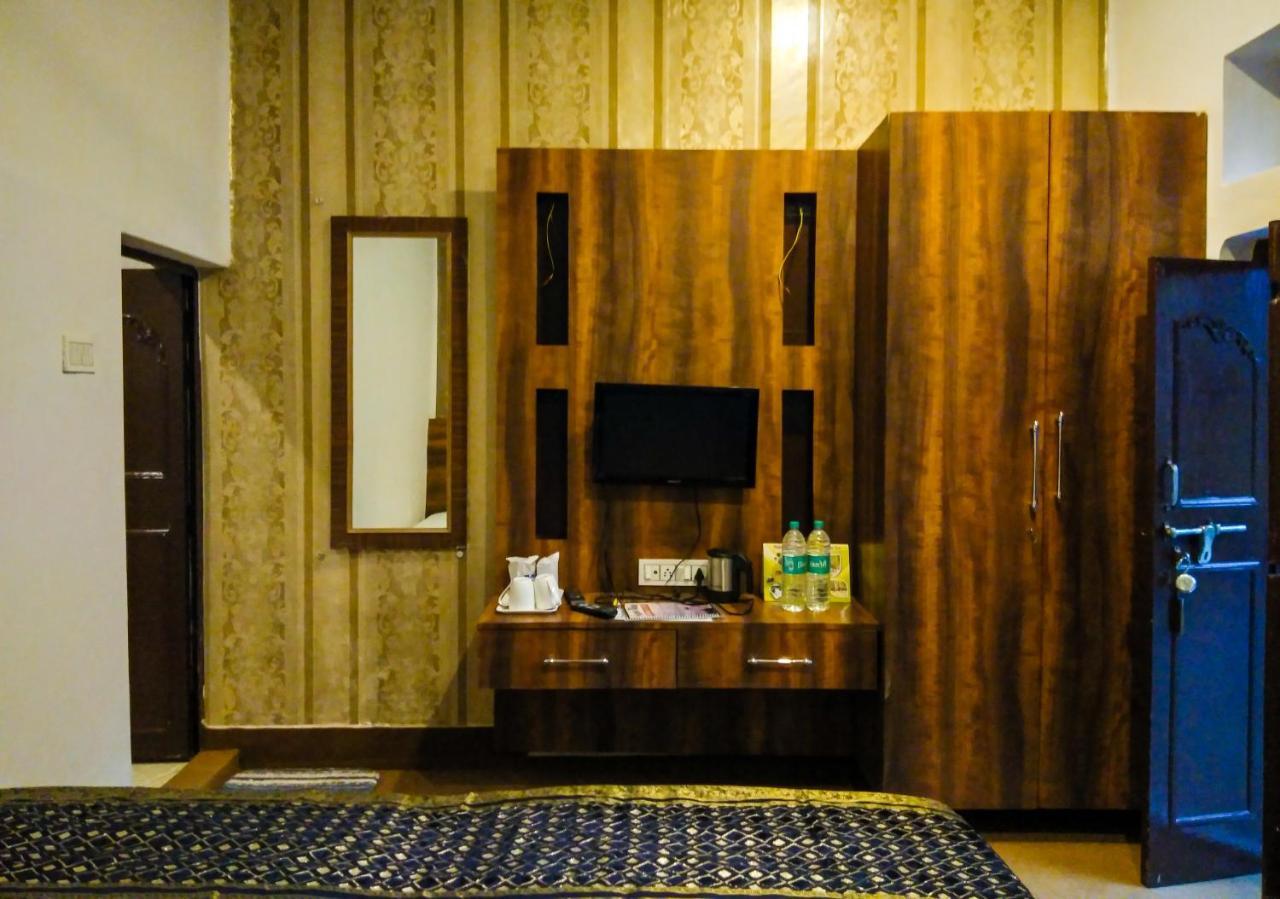 Dwivedi Hotels Hotel Elena Варанасі Екстер'єр фото