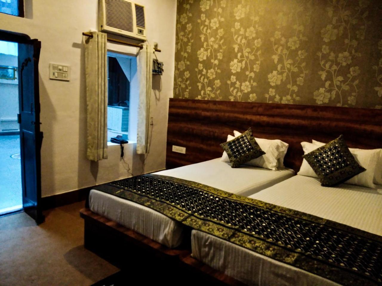 Dwivedi Hotels Hotel Elena Варанасі Екстер'єр фото