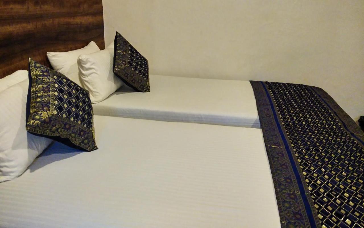 Dwivedi Hotels Hotel Elena Варанасі Екстер'єр фото