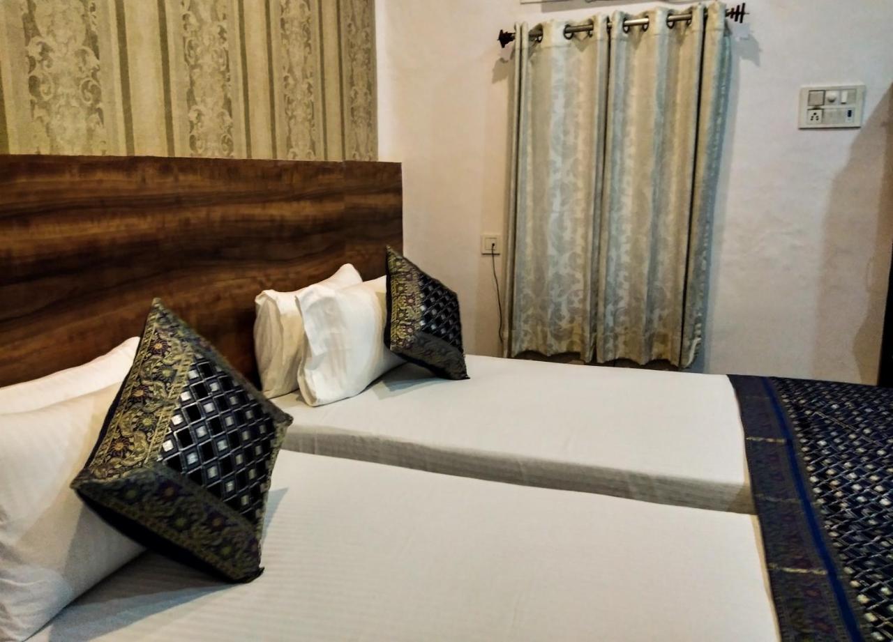 Dwivedi Hotels Hotel Elena Варанасі Екстер'єр фото
